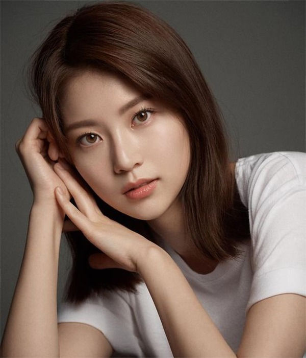 Những kiểu tóc ngang vai thẳng đẹp tự nhiên được yêu thích nhất 2020 - Ảnh 5 Những kiểu tóc ngang vai thẳng đẹp tự nhiên được yêu thích nhất 2020 - Ảnh 5