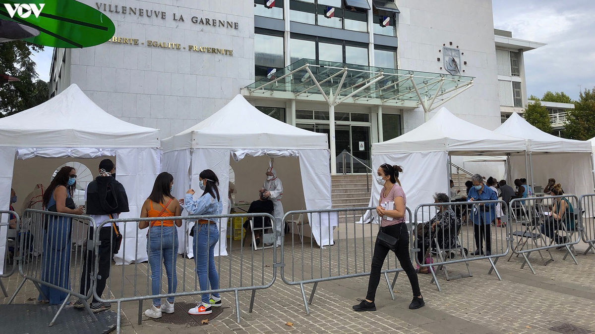 tai bung dich covid-19, phap co them gan 5.000 ca nhiem moi trong 1 ngay hinh 1