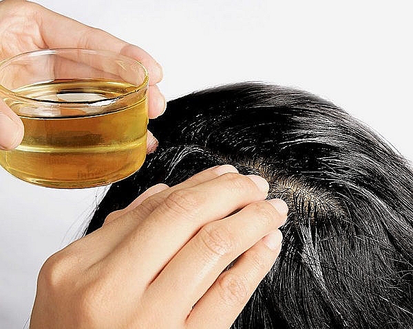 4 bước ủ tóc bằng dầu dừa giúp tóc khỏe và dày