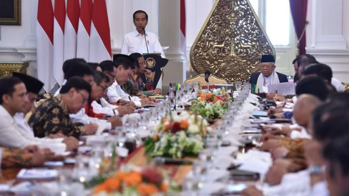 tong thong indonesia yeu cau cac bo truong khong phat ngon tuy tien ve covid-19 hinh 1