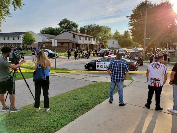 My: Canh sat ban nguoi da mau tai mot thanh pho bang Wisconsin hinh anh 1