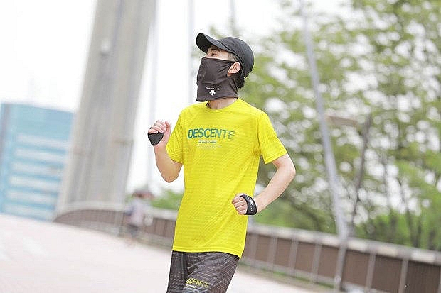 Dịch COVID-19: ''Công nghệ'' làm mát khẩu trang lên ngôi tại Nhật Bản
