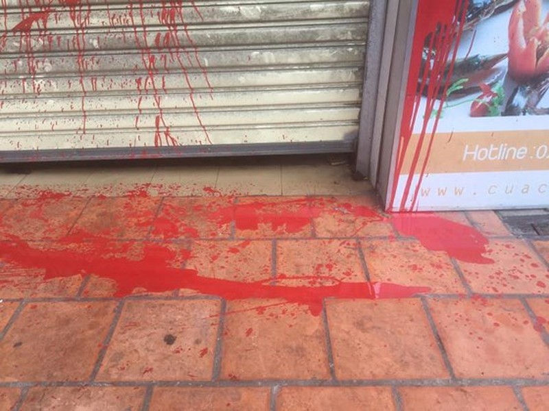 khong no nhung van bi khung bo bang chat ban