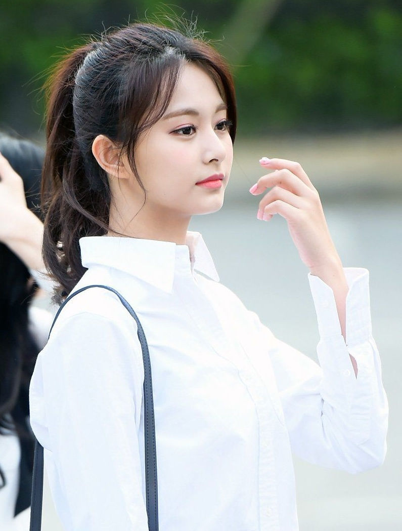 Nếu thường xuyên 'hành hạ' mái tóc theo những cách này, đừng hỏi tại sao tóc rụng cả nắm, hói đầu trong nháy mắt - Ảnh 2 Nếu thường xuyên 'hành hạ' mái tóc theo những cách này, đừng hỏi tại sao tóc rụng cả nắm, hói đầu trong nháy mắt - Ảnh 2