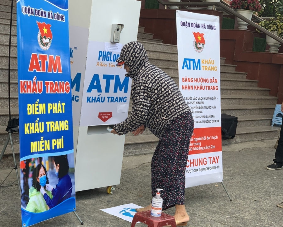 chung tay phong chong covid 19 tuoi tre ha dong lap atm khau trang mien phi