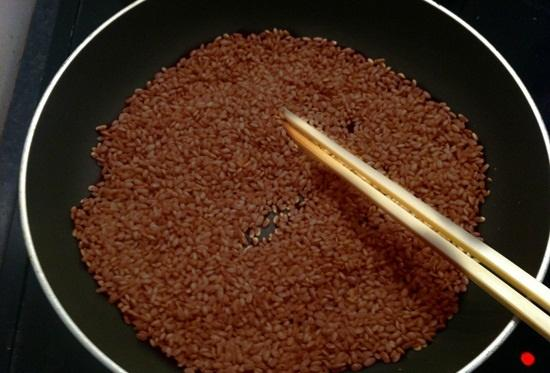 Cách làm nước gạo lứt rang lợi sữa cực kỳ đơn giản tại nhà - Ảnh 3 Nuoc gao lut rang loi sua 3