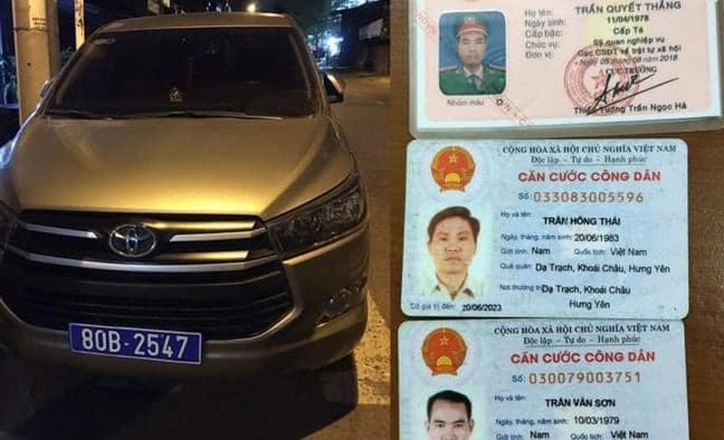 Hai đối tượng giả danh Công an để chiếm đoạt tài sản sẽ phải đối mặt 4 tội danh hai doi tuong gia danh cong an de chiem doat tai san se phai doi mat 4 toi danh