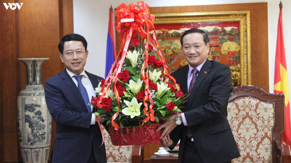 lanh dao cap cao cua lao chuc mung quoc khanh viet nam hinh 3