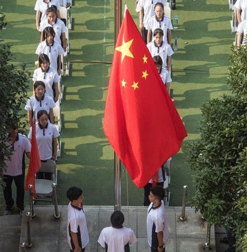 hoc sinh vu han (trung quoc) chinh thuc tro lai truong sau thoi gian cach ly hinh 2