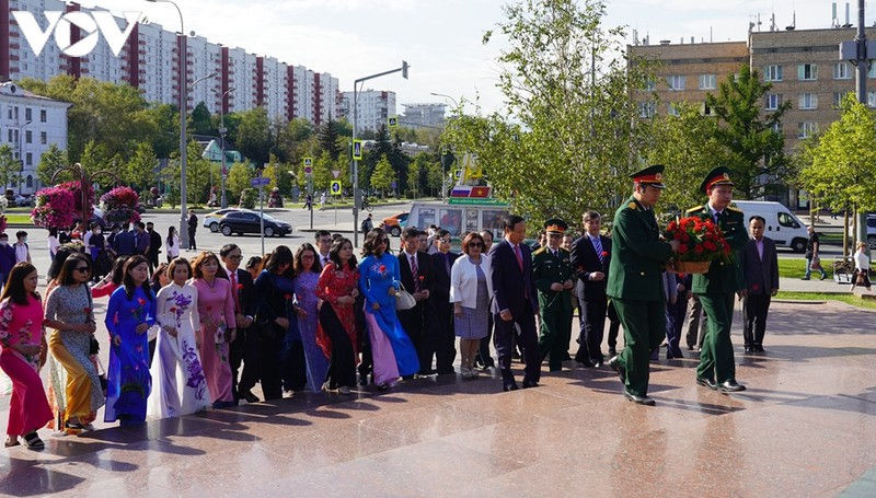 dai su quan viet nam tai lb nga ky niem 75 nam quoc khanh 2-9 hinh 2