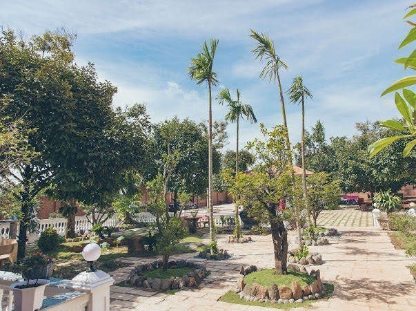 Sân vườn rộng lớn