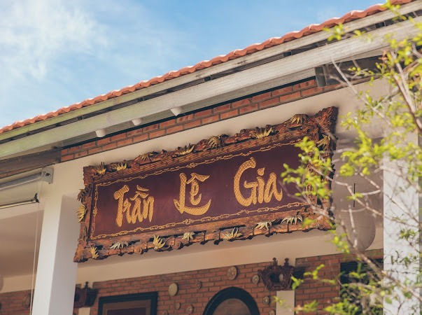 Khu cổng và hàng rào