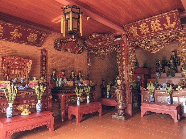 Không gian bên trong