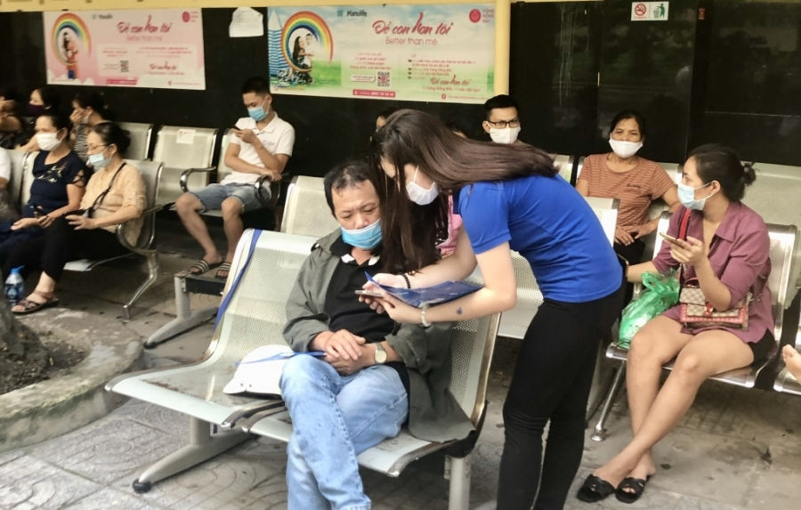 them mot atm khau trang mien phi tang nguoi dan phong dich covid 19