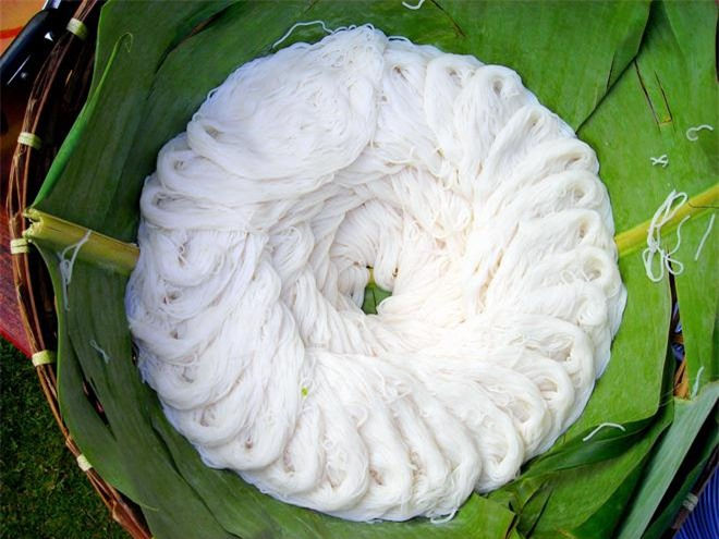 Cho bún vào miệng nhai, nếu không thấy điều này tức là bạn đang 'ngậm' hóa chất độc hại, nhiều hàn the - Ảnh 1