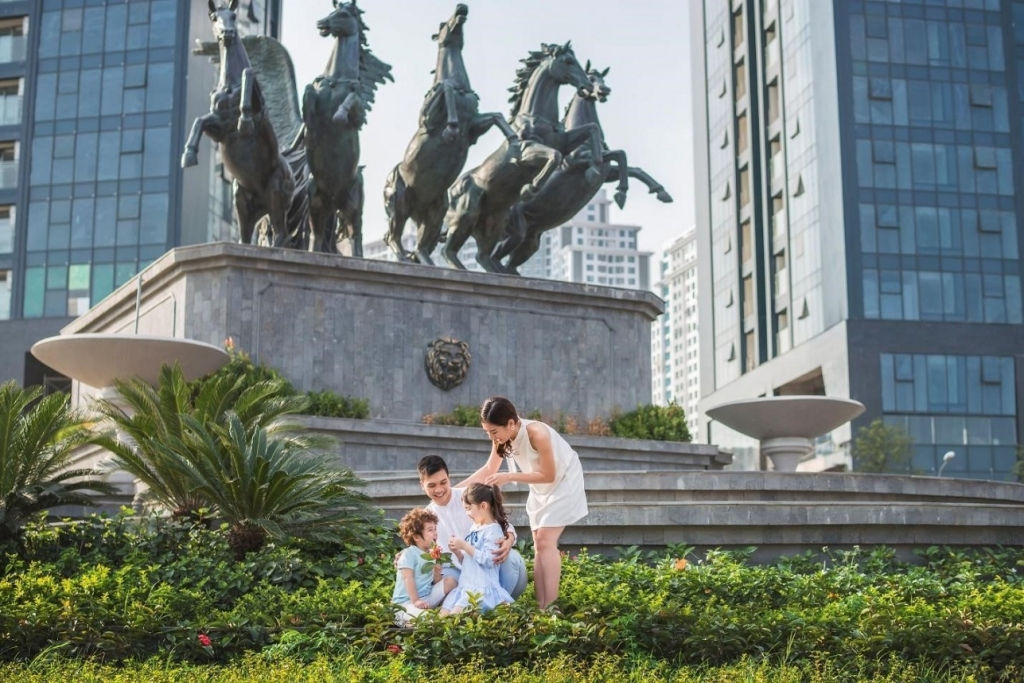 Khuôn viên không gian xanh trong lành cùng hạ tầng tiện ích đồng bộ là tiêu chuẩn mới trong lựa chọn căn hộ hiện nay.