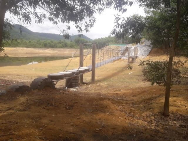 Hạng mục cầu treo mới làm thêm dù đã bị xử phạt, đình chỉ. Ảnh: TT.