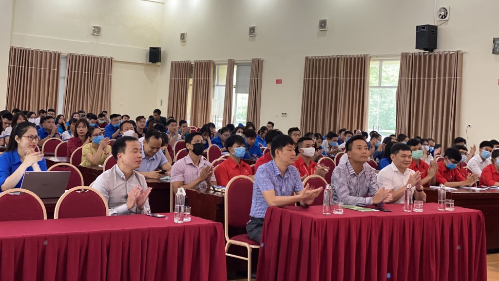 Các vị đại biểu và học viên tham dự chương trình Các vị đại biểu và học viên tham dự chương trình