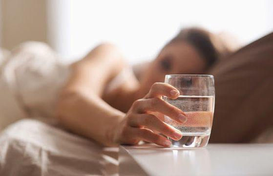 7 loại nước uống ngay khi vừa ngủ dậy còn hại hơn uống thuốc độc, dừng ngay kẻo muộn - Ảnh 1