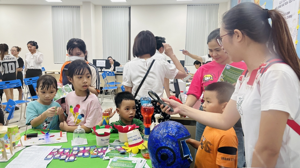 Bạn nhỏ Thủ đô hòa mình trong không gian sáng tạo Cung Thiếu nhi Hà Nội Bạn nhỏ Thủ đô hòa mình trong không gian sáng tạo Cung Thiếu nhi Hà Nội