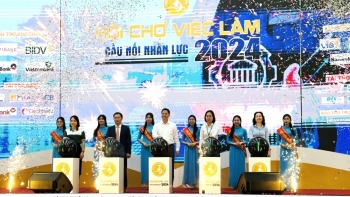 Hơn 10.000 sinh viên tham dự “Hội chợ việc làm - Cầu nối nhân lực 2024&quot;