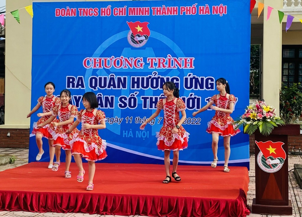 Tiết mục văn nghệ của các em nhỏ