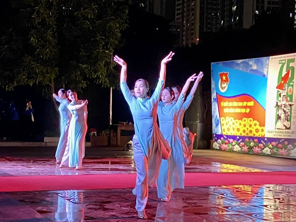 Dâng nén tâm nhang tri ân anh hùng liệt sỹ