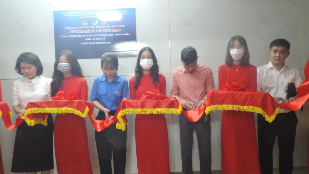 Lễ cắt băng khánh