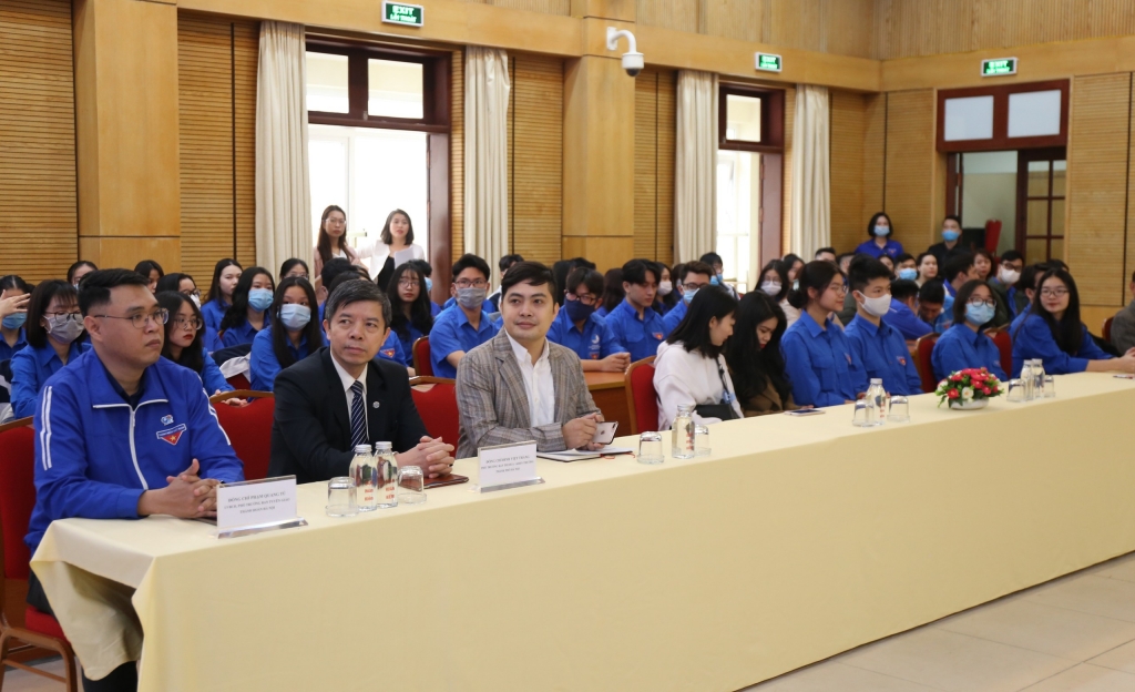 Các đại biểu tham dự chương trình