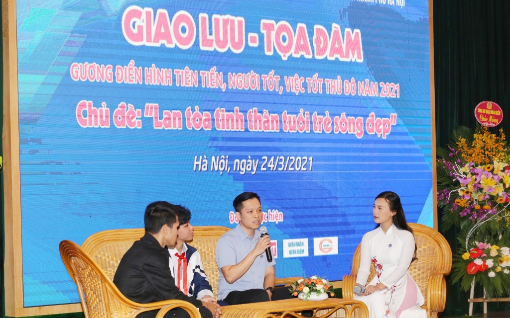 Bác sĩ Nguyễn Việt Quang giao lưu cùng các bạn trẻ