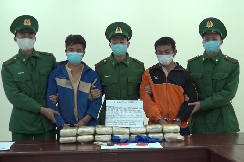2 nghi phạm cùng số ma túy bị lực lượng Biên phòng bắt giữ