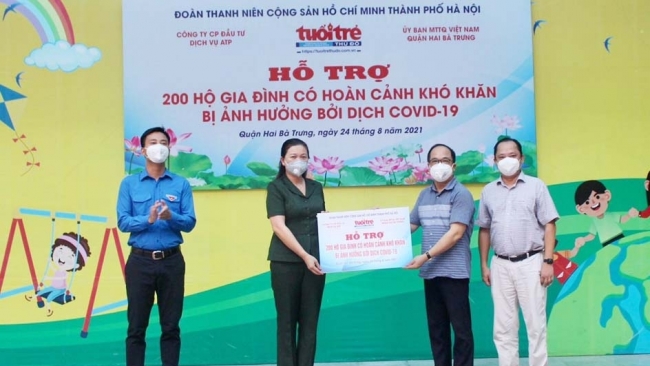 Báo Tuổi trẻ Thủ đô và Công ty ATP trao tặng 200 suất quà cho hộ gia đình có hoàn cảnh khó khăn bởi Covid-19