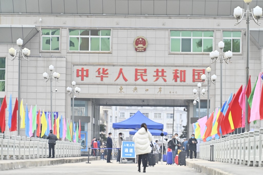 Quảng Ninh khôi phục hoạt động xuất nhập cảnh với Trung Quốc