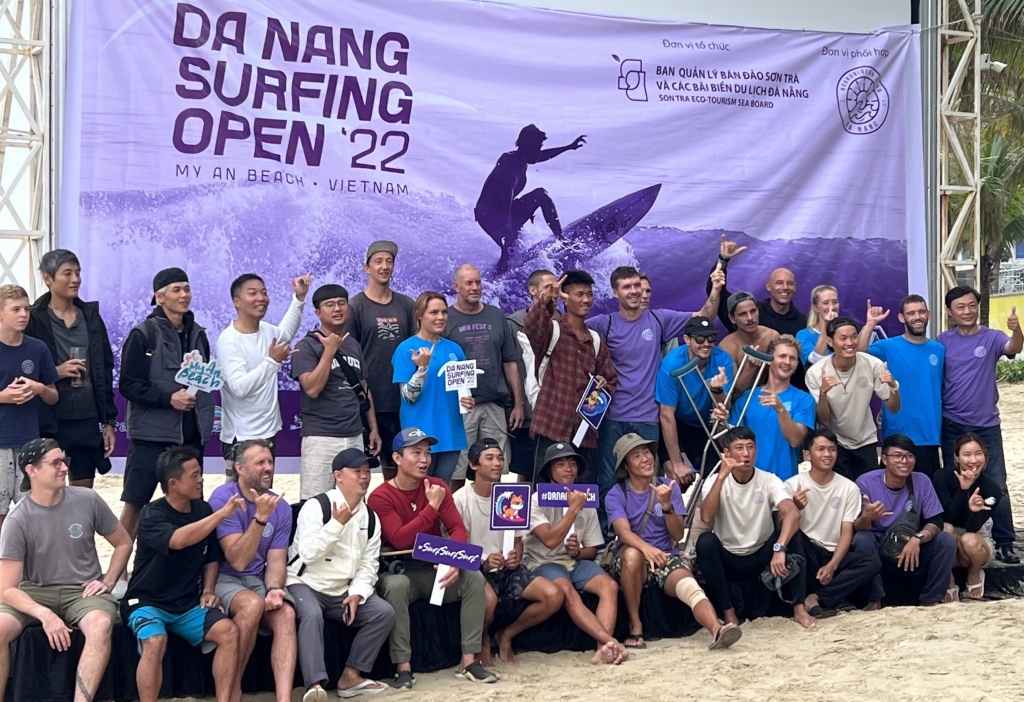 Giải Lướt sóng Đà Nẵng mở rộng năm 2022 thu hút sự tham gia của 64 VĐV trong nước và quốc tế (Ảnh Đ.Minh)