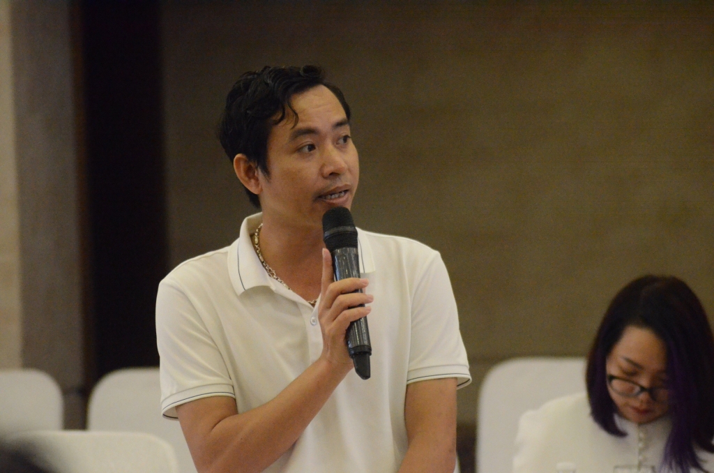 Anh Nguyễn Minh Sương, đại diện doanh nghiệp lữ hành tại Nghệ An nói về các tiềm năng phát triển du lịch của tỉnh để liên kết với thành phố Đà Nẵng nhằm đẩy mạnh việc phát triển du lịch (Ảnh Út Vũ)