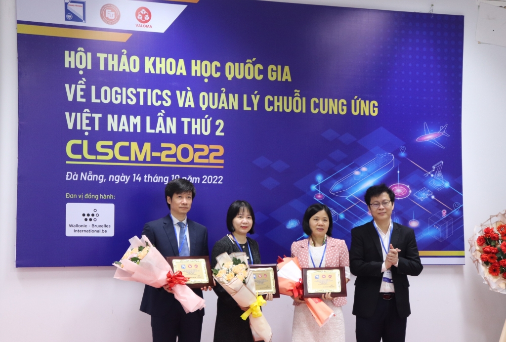 Tại hội thảo, các chuyên gia và nhà khoa học, diễn giả đã đưa ra các giải pháp phát triển logistics và chuỗi cung ứng bền vững của Việt Nam (Ảnh Út Vũ)