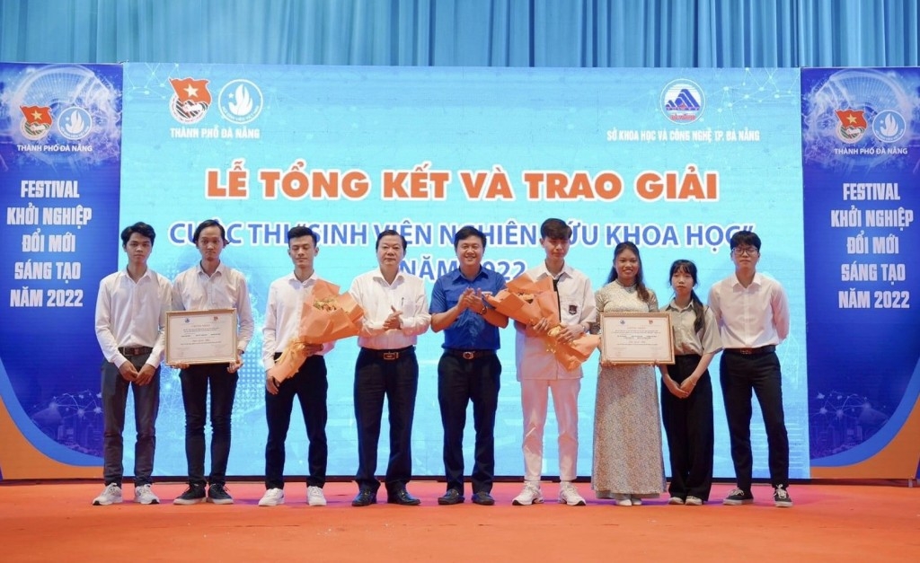 Cuộc thi “Sinh viên nghiên cứu khoa học thành phố Đà Nẵng năm 2022” thu hút 123 đề tài, trong đó 15 đề tài xuất sắc nhất được công nhận (Ảnh Đ.Minh)