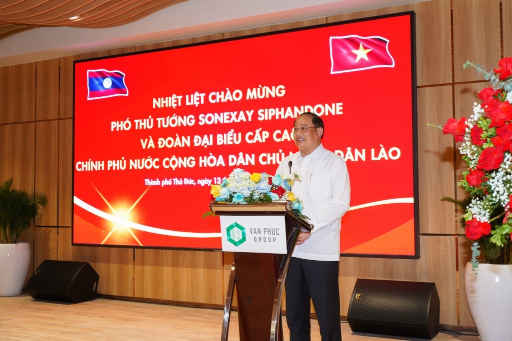Ông Sonexay Siphandone, Ủy viên Bộ Chính trị, Phó Thủ tướng Cộng hòa Dân chủ Nhân dân Lào phát biểu tại chương trình (Ảnh: Vinh Rose)