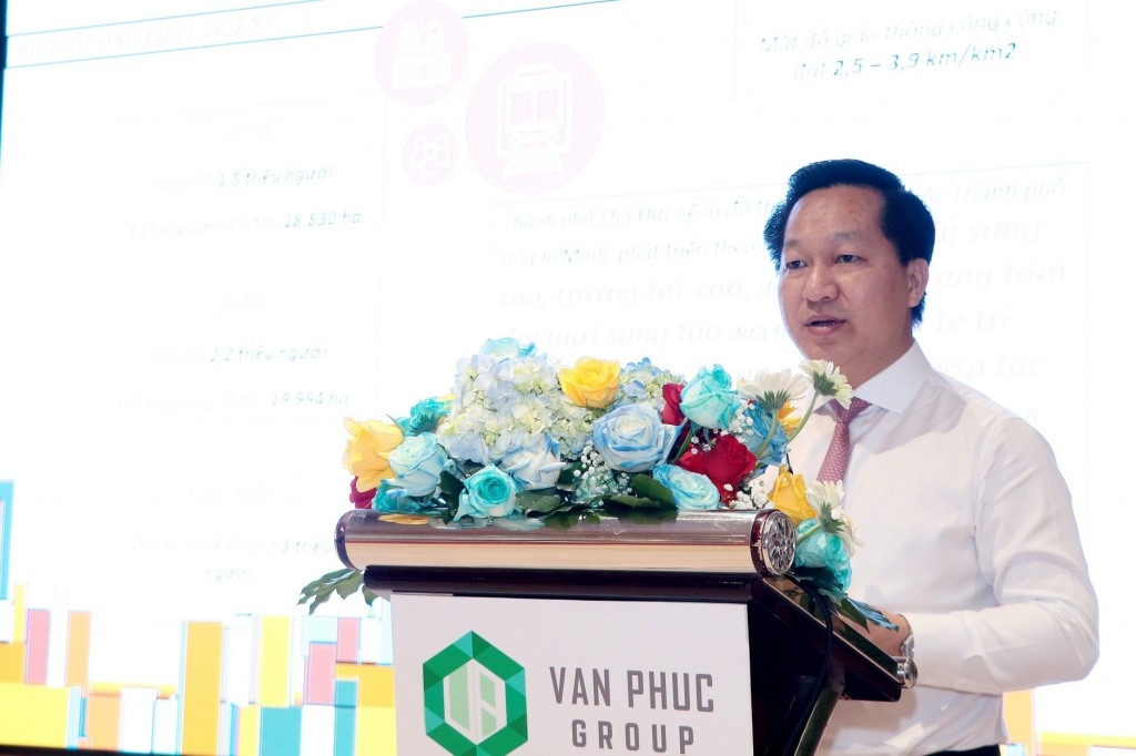 Ông Hoàng Tùng, Phó Bí thư Thành ủy, Chủ tịch UBND TP Thủ Đức phát biểu tại chương trình (Ảnh: Vinh Rose)