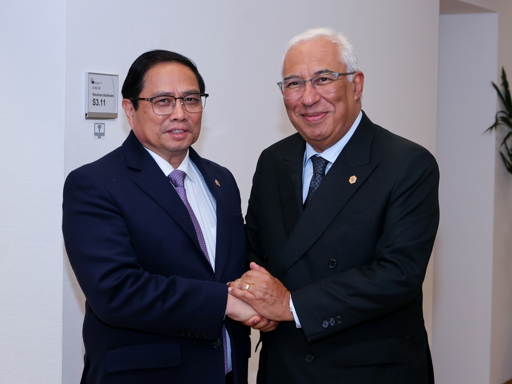 Thủ tướng Phạm Minh Chính gặp Thủ tướng Bồ Đào Nha António Costa (Ảnh: VGP/Nhật Bắc)
