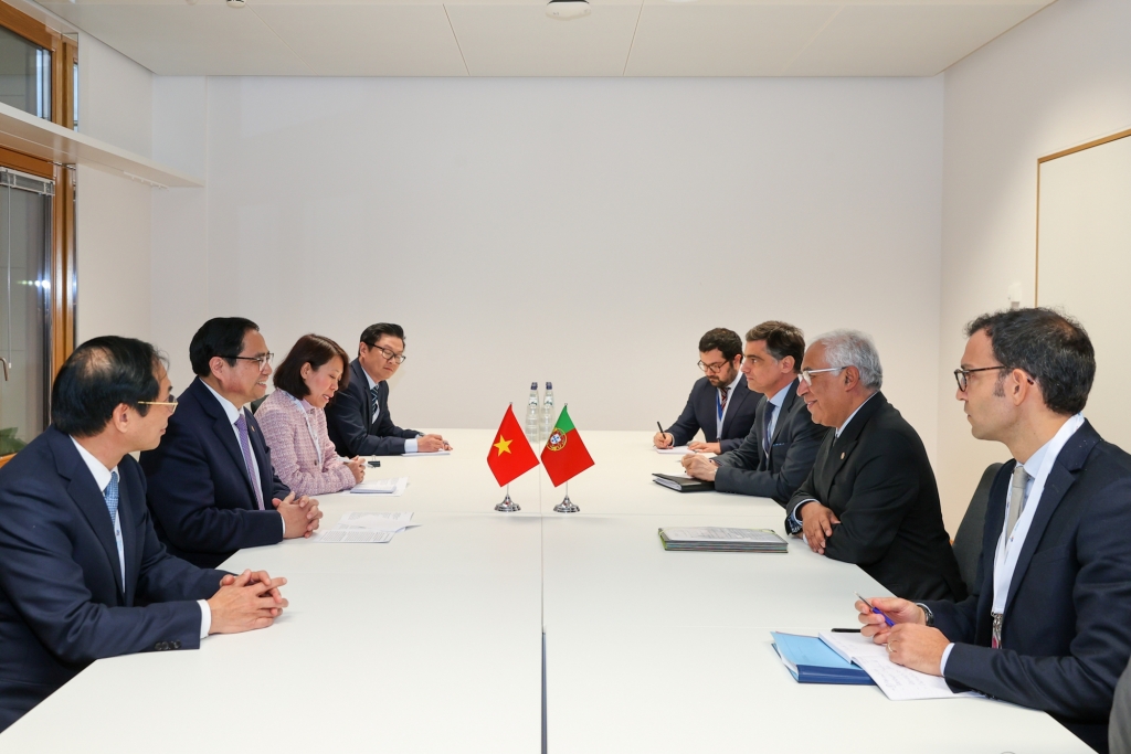 Thủ tướng António Costa đề nghị hai bên tăng cường hợp tác trong phát triển cơ sở hạ tầng, năng lượng tái tạo, tài chính điện tử, triển khai các dự án đầu tư xanh tại Việt Nam (Ảnh: VGP/Nhật Bắc)