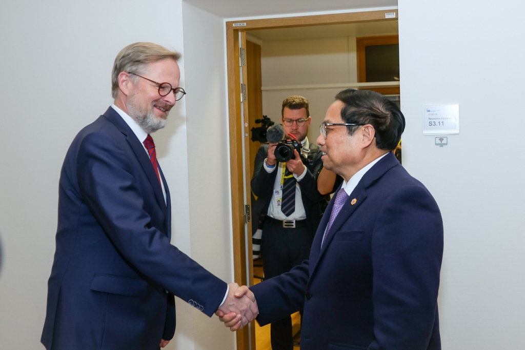 Tại cuộc gặp với Thủ tướng Czech Petr Fiala, Thủ tướng Phạm Minh Chính nhấn mạnh Việt Nam luôn coi trọng quan hệ hữu nghị truyền thống và hợp tác tốt đẹp với Czech; cảm ơn Czech đã hỗ trợ Việt Nam ứng phó với dịch COVID-19 (Ảnh: VGP/Nhật Bắc)