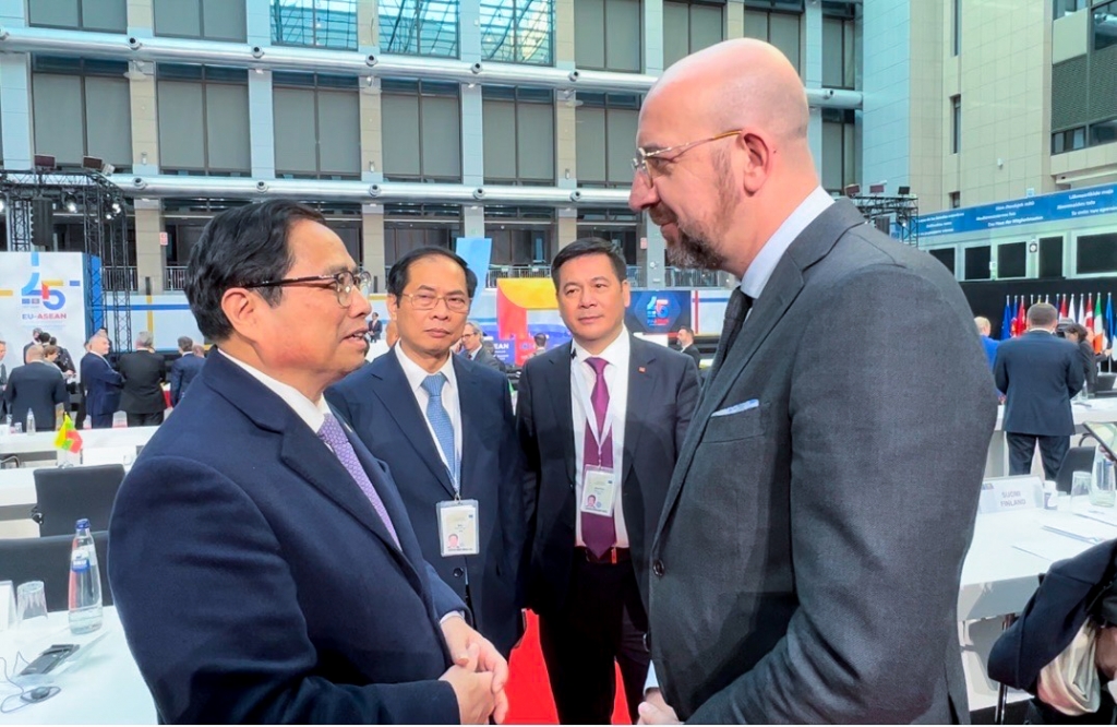 Thủ tướng gặp Chủ tịch Hội đồng Châu Âu Charles Michel (Ảnh: VGP/Nhật Bắc)